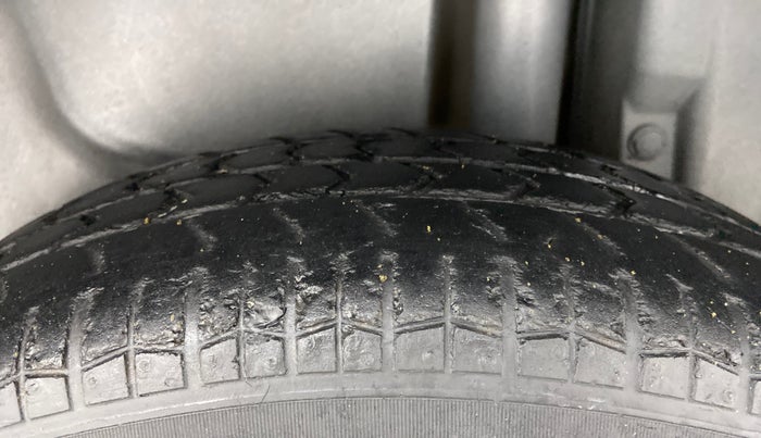 2013 Maruti Swift Dzire VXI, Petrol, Manual, 83,626 km, Left Rear Tyre Tread