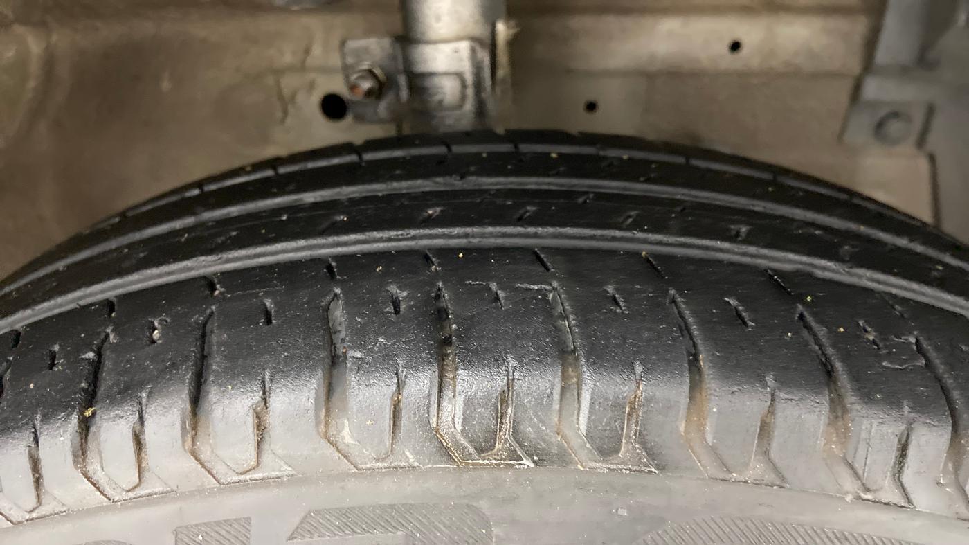 2013 Maruti Swift Dzire VXI, Petrol, Manual, 83,626 km, Right Front Tyre Tread