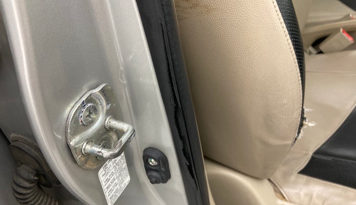 2013 Maruti Swift Dzire VXI, Petrol, Manual, 83,626 km, Driver-side door - Beading has minor damage