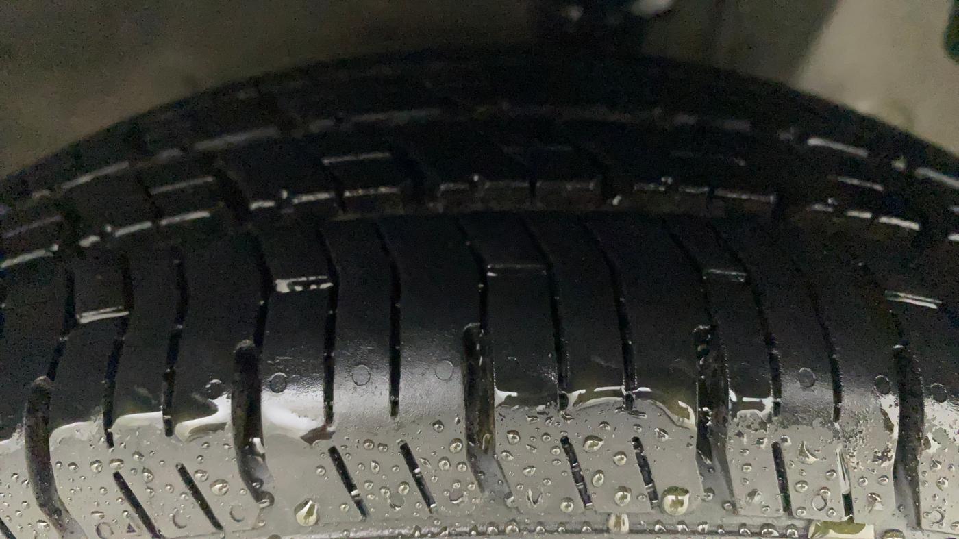 2014 Hyundai Eon MAGNA +, Petrol, Manual, 36,081 km, Right Front Tyre Tread