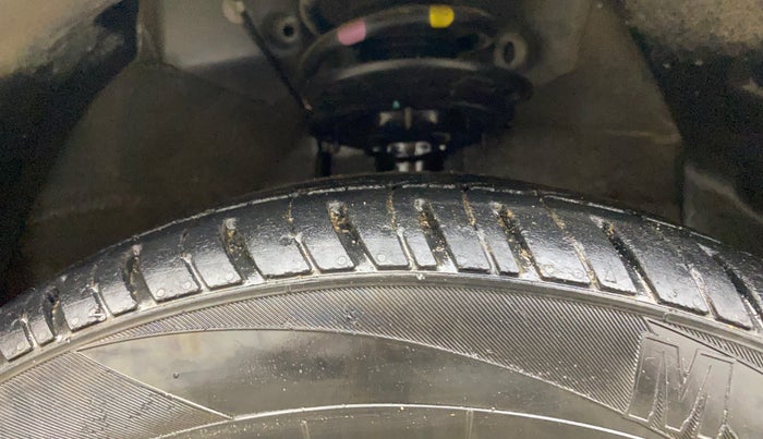 2017 Hyundai Xcent S 1.2, Petrol, Manual, 73,665 km, Right Front Tyre Tread