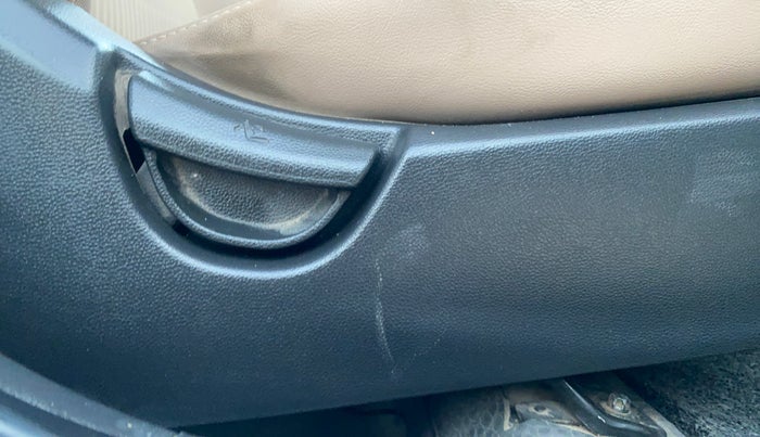 2017 Hyundai Xcent E+, Petrol, Manual, 1,01,762 km, Driver Side Adjustment Panel