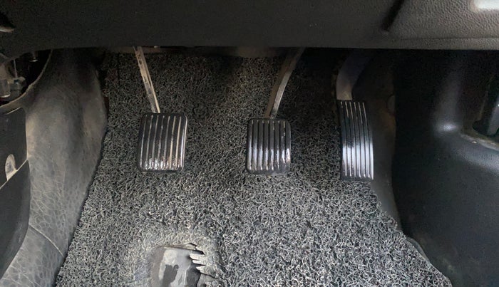 2017 Hyundai Xcent E+, Petrol, Manual, 1,01,762 km, Pedals