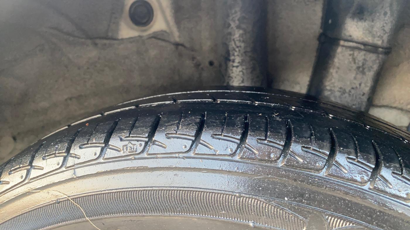 2017 Hyundai Xcent E+, Petrol, Manual, 1,01,762 km, Left Rear Tyre Tread