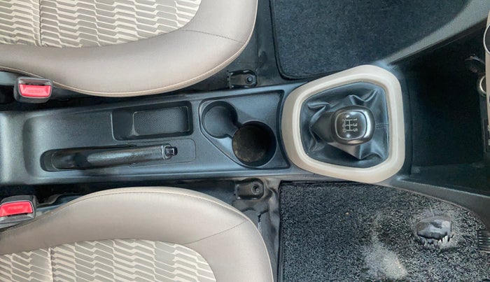 2017 Hyundai Xcent E+, Petrol, Manual, 1,01,762 km, Gear Lever