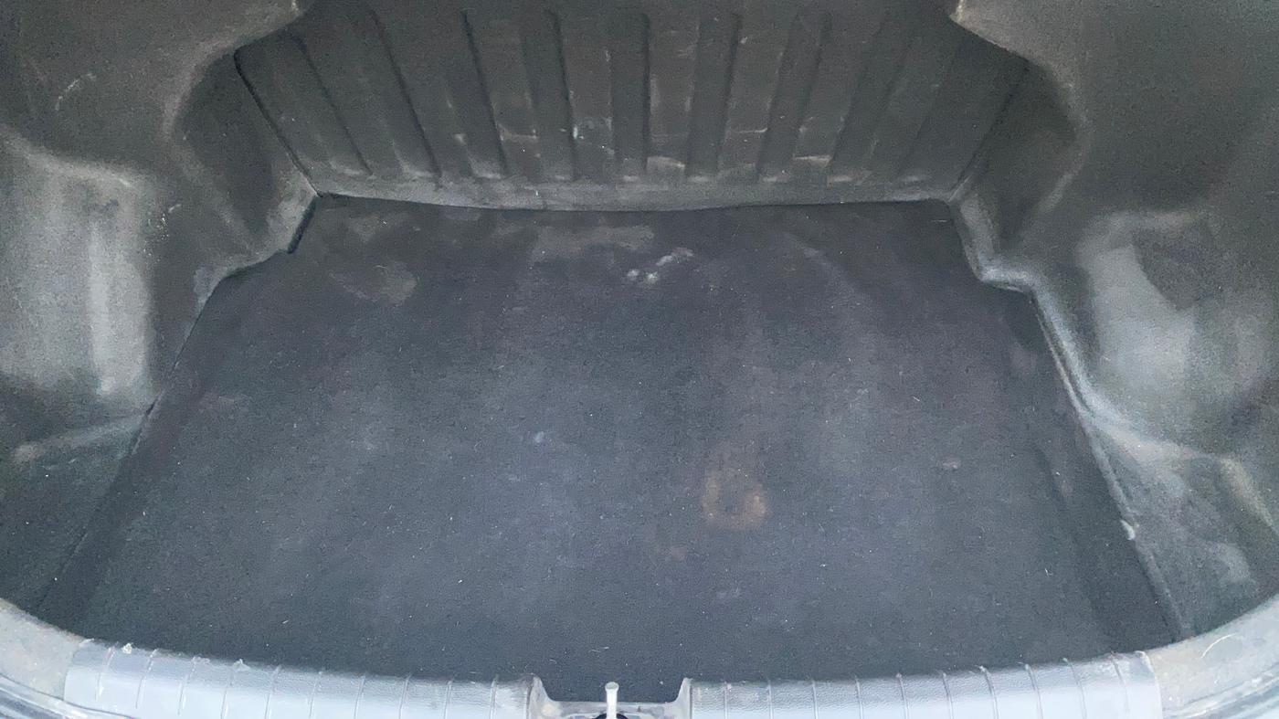 2017 Hyundai Xcent E+, Petrol, Manual, 1,01,762 km, Boot Inside