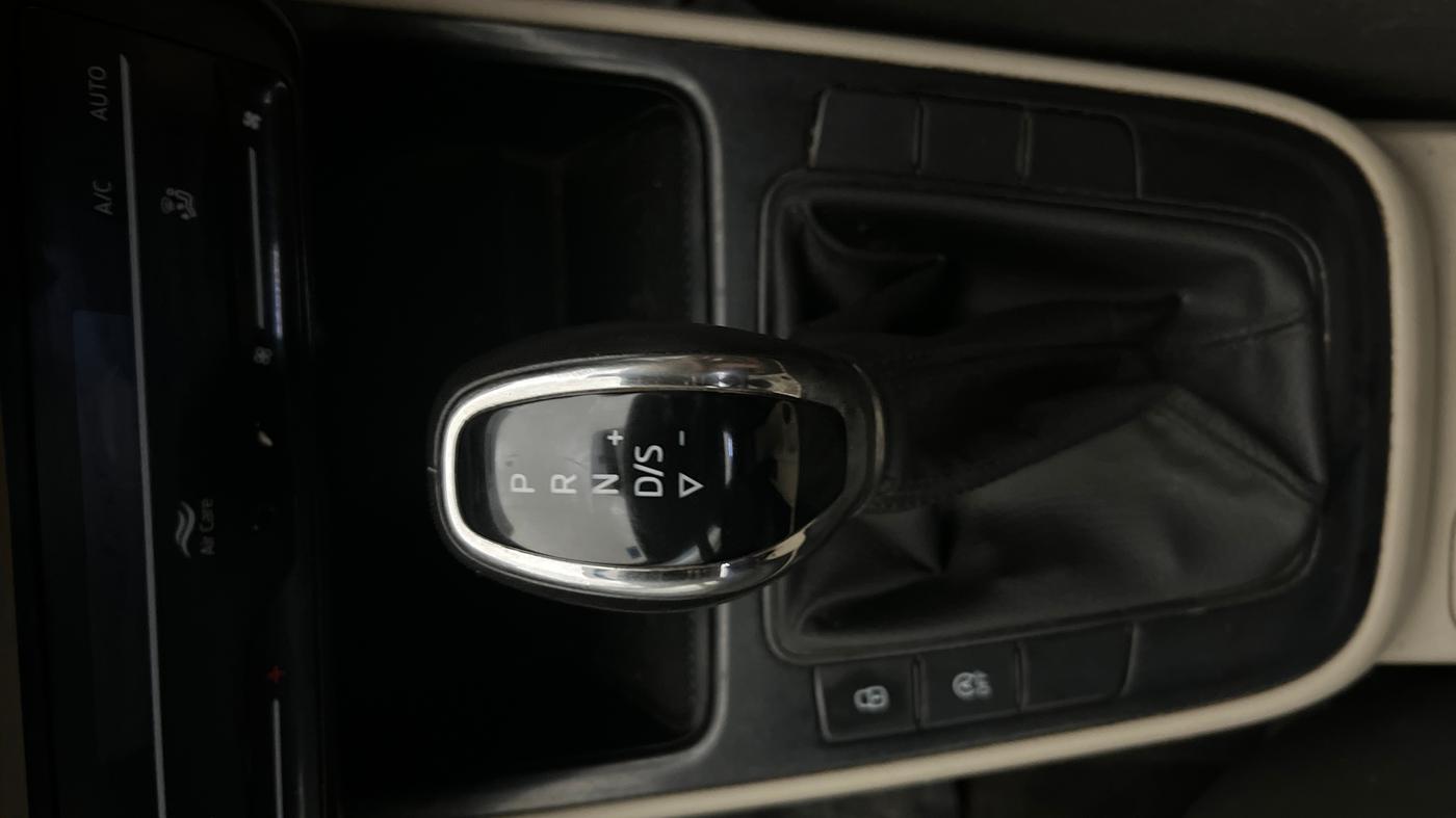2023 Skoda SLAVIA AMBITION 1.0L TSI AT, Petrol, Automatic, 89,255 km, Gear Lever