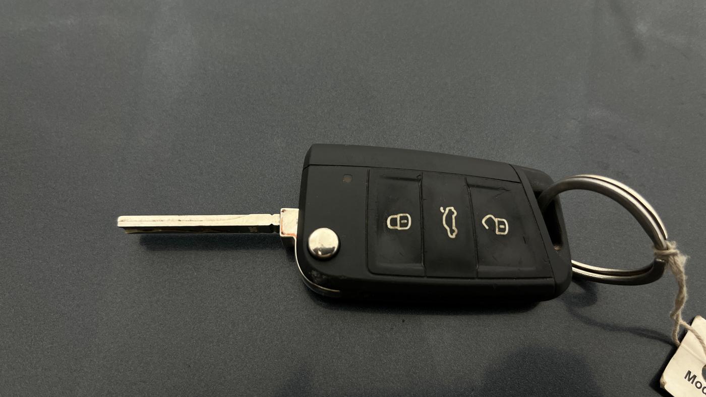 2023 Skoda SLAVIA AMBITION 1.0L TSI AT, Petrol, Automatic, 89,255 km, Key Close Up