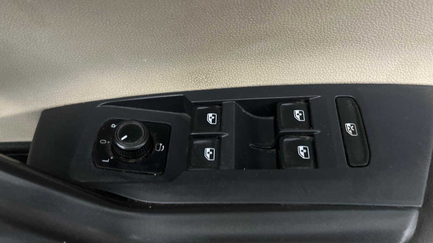 2023 Skoda SLAVIA AMBITION 1.0L TSI AT, Petrol, Automatic, 89,255 km, Driver Side Door Panels Control