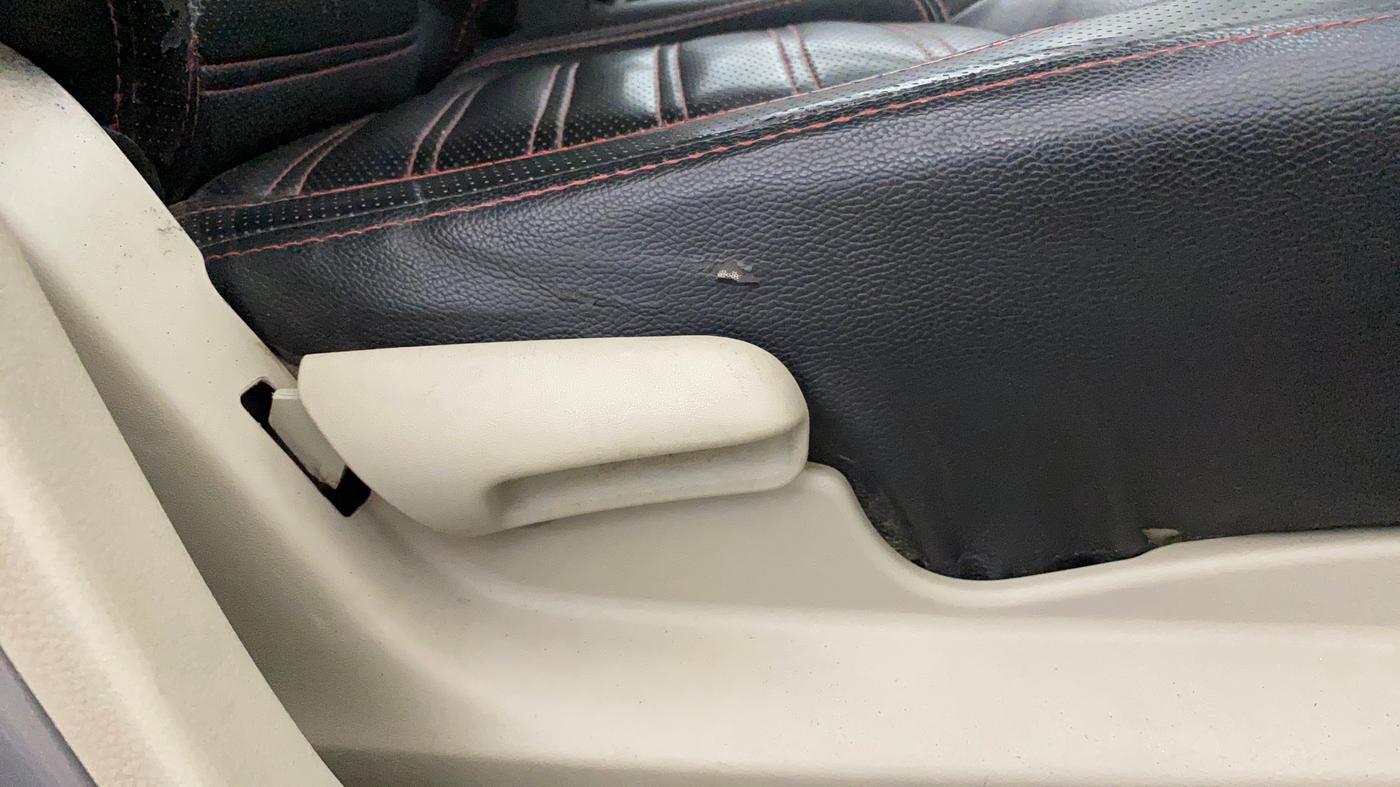 2020 Maruti Celerio VXI (O) CNG, CNG, Manual, 94,514 km, Driver Side Adjustment Panel