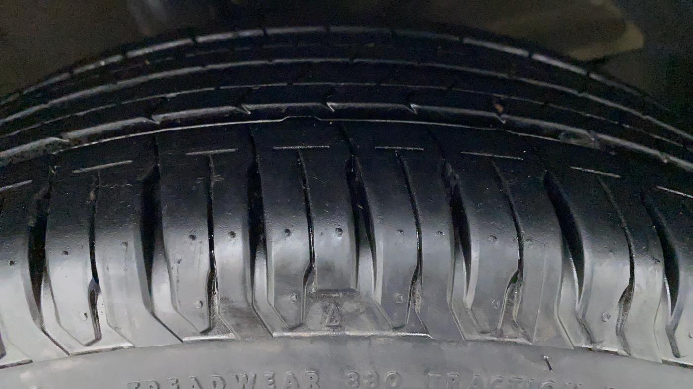 2020 Maruti Dzire ZXI Plus AMT, Petrol, Automatic, 7,406 km, Right Rear Tyre Tread