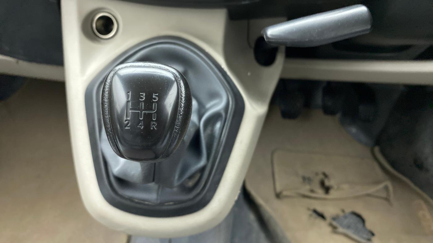 2016 Datsun Go T, Petrol, Manual, 64,169 km, Gear Lever