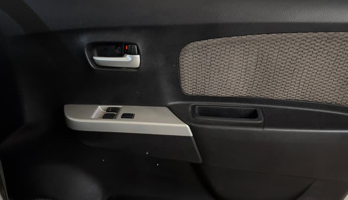 2016 Maruti Wagon R 1.0 LXI, Petrol, Manual, 81,381 km, Driver Side Door Panels Control