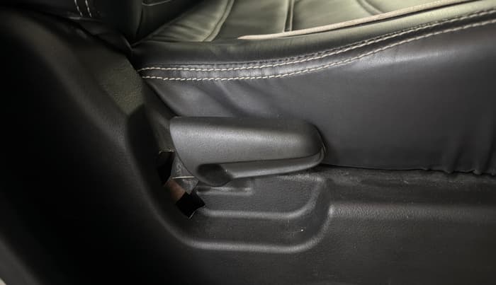 2016 Maruti Wagon R 1.0 LXI, Petrol, Manual, 81,381 km, Driver Side Adjustment Panel