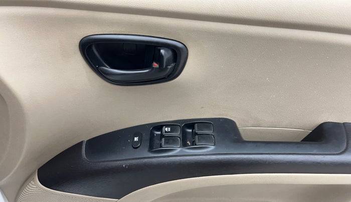 2016 Hyundai i10 MAGNA 1.1, Petrol, Manual, 39,842 km, Driver Side Door Panels Control