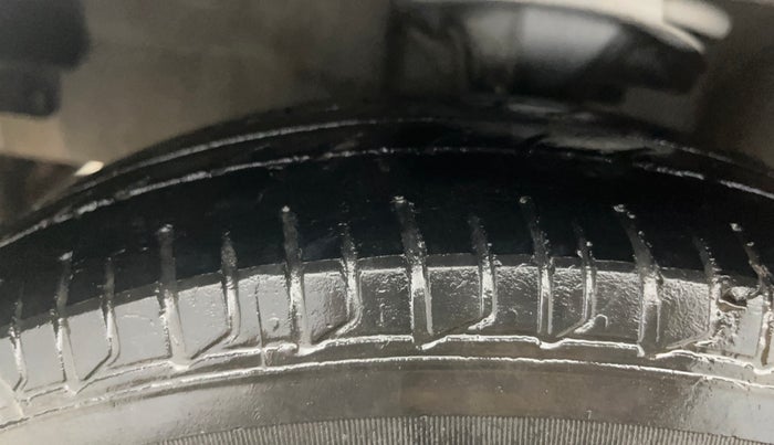 2016 Hyundai i10 MAGNA 1.1, Petrol, Manual, 39,842 km, Left Front Tyre Tread