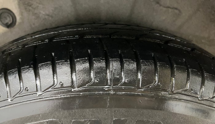 2016 Hyundai i10 MAGNA 1.1, Petrol, Manual, 39,842 km, Right Rear Tyre Tread