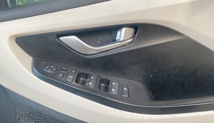 2020 Hyundai Creta SX 1.5 PETROL, Petrol, Manual, 1,18,679 km, Driver Side Door Panels Control