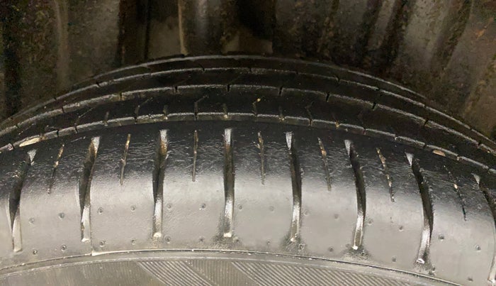 2022 Toyota Glanza V AMT, Petrol, Automatic, 36,144 km, Right Rear Tyre Tread