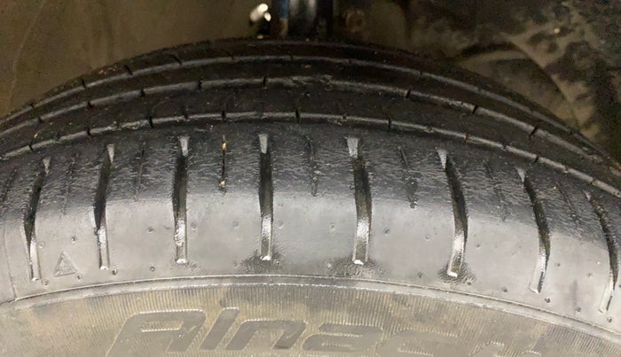 2022 Toyota Glanza V AMT, Petrol, Automatic, 36,144 km, Right Front Tyre Tread