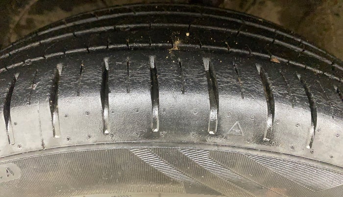 2022 Toyota Glanza V AMT, Petrol, Automatic, 36,144 km, Left Front Tyre Tread