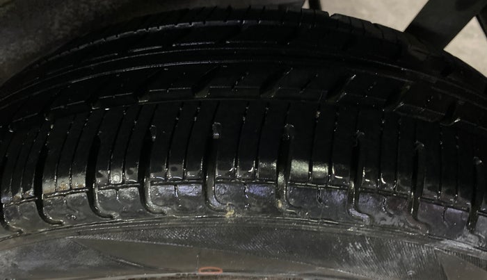 2014 Maruti Wagon R 1.0 VXI, Petrol, Manual, 52,998 km, Left Rear Tyre Tread