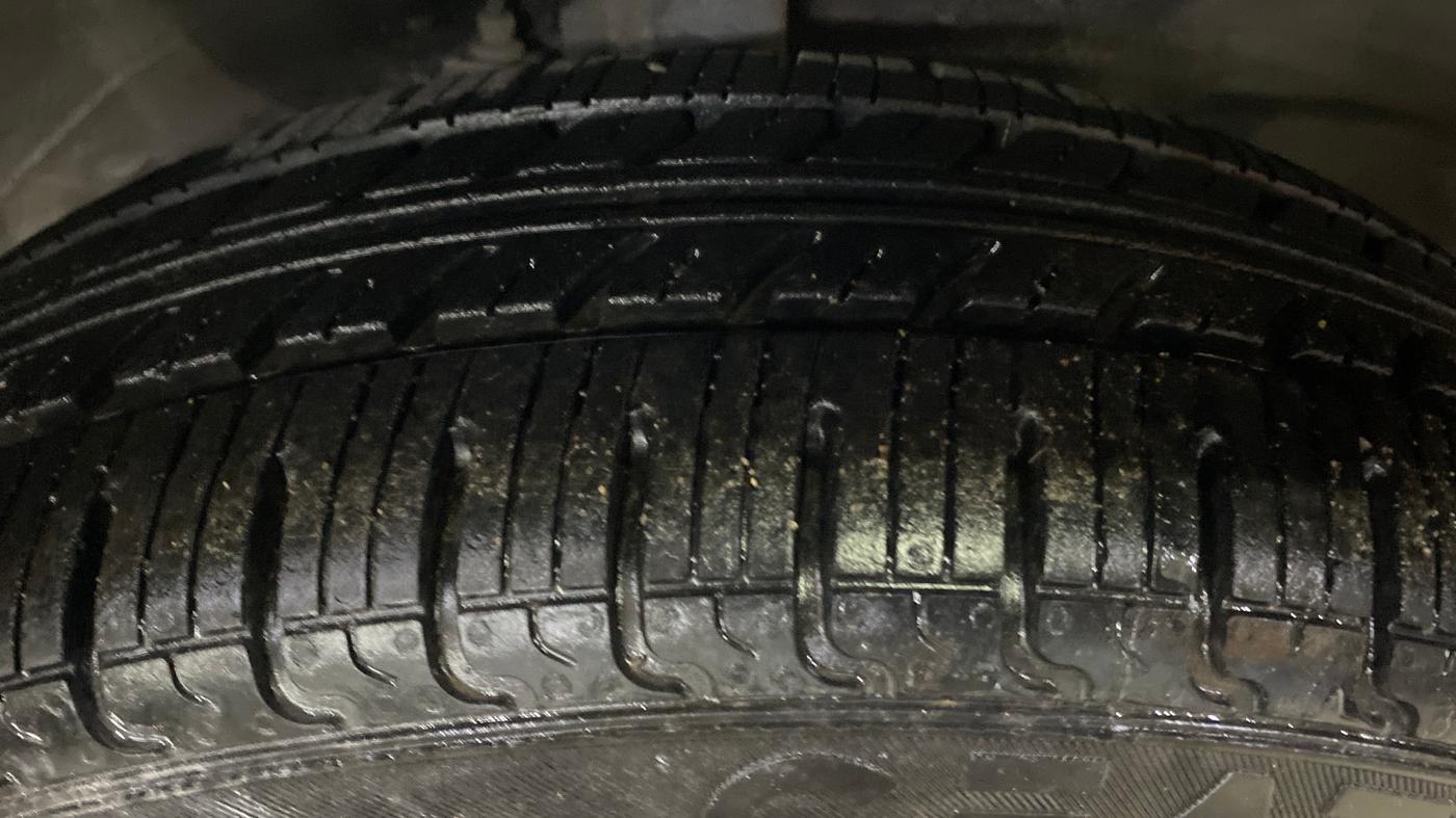 2014 Maruti Wagon R 1.0 VXI, Petrol, Manual, 52,998 km, Right Front Tyre Tread