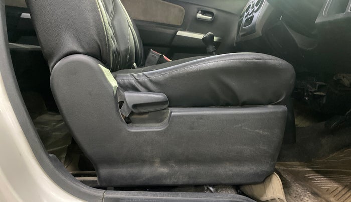 2014 Maruti Wagon R 1.0 VXI, Petrol, Manual, 52,998 km, Driver Side Adjustment Panel