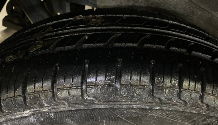 2014 Maruti Wagon R 1.0 VXI, Petrol, Manual, 52,998 km, Right Rear Tyre Tread