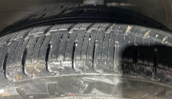2014 Maruti Wagon R 1.0 VXI, Petrol, Manual, 52,998 km, Left Front Tyre Tread