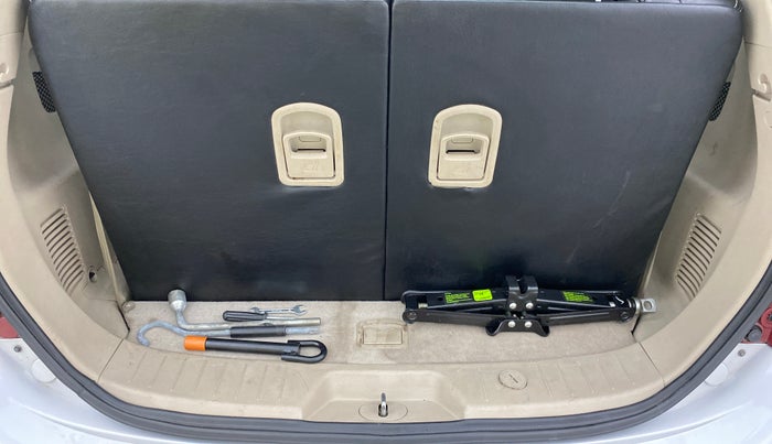 2015 Mahindra XUV500 W4 4X2, Diesel, Manual, 80,786 km, Boot Inside
