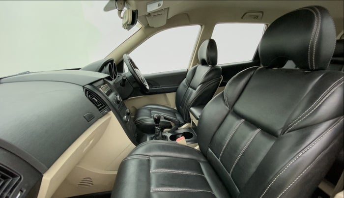 2015 Mahindra XUV500 W4 4X2, Diesel, Manual, 80,786 km, Right Side Front Door Cabin