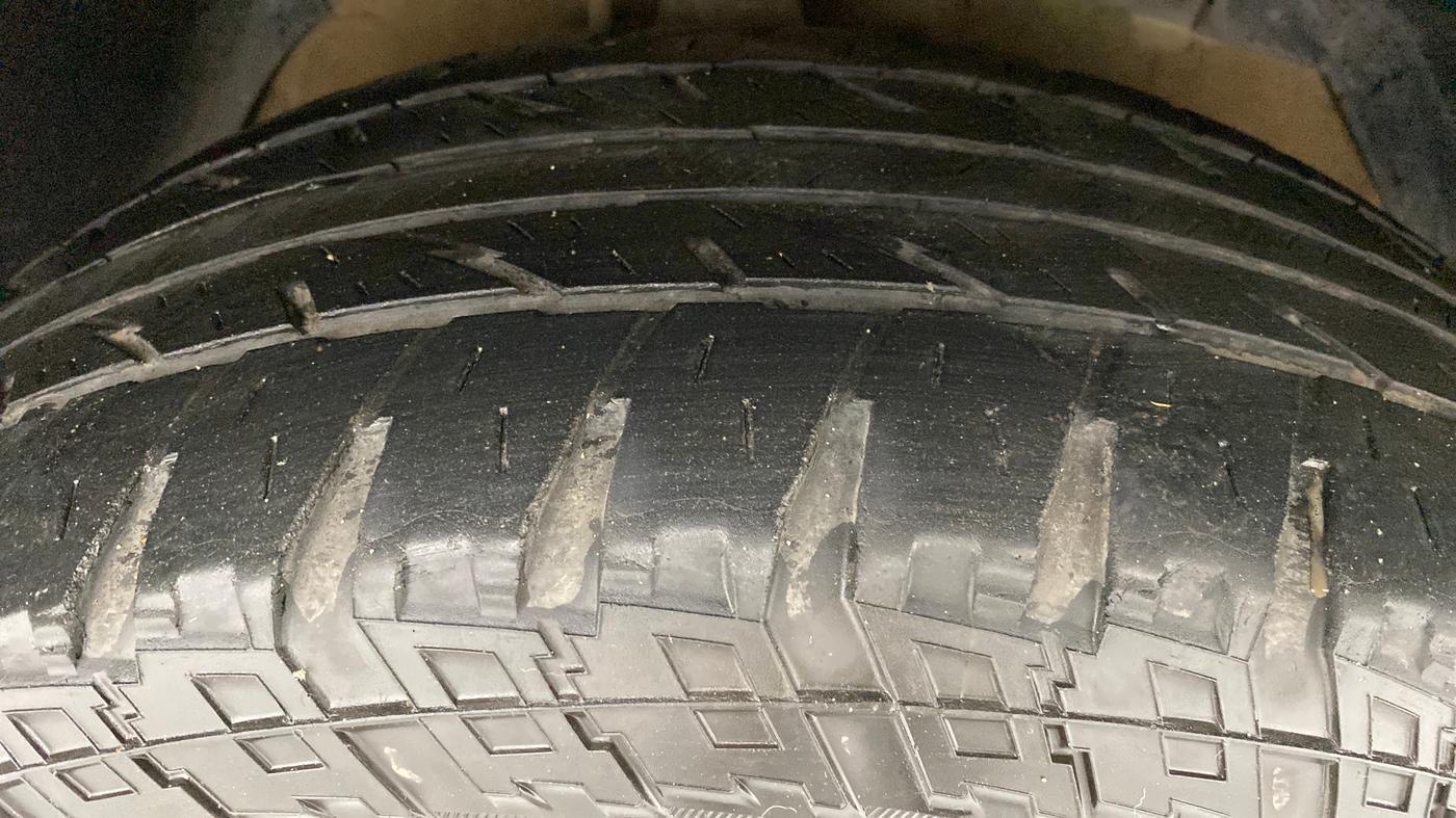 2015 Mahindra XUV500 W4 4X2, Diesel, Manual, 80,786 km, Right Front Tyre Tread