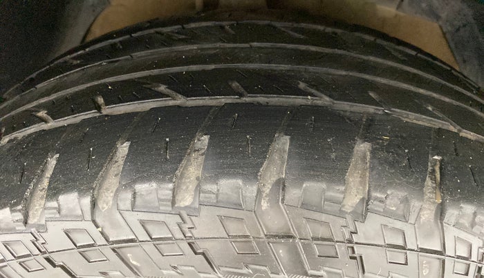 2015 Mahindra XUV500 W4 4X2, Diesel, Manual, 80,786 km, Right Front Tyre Tread