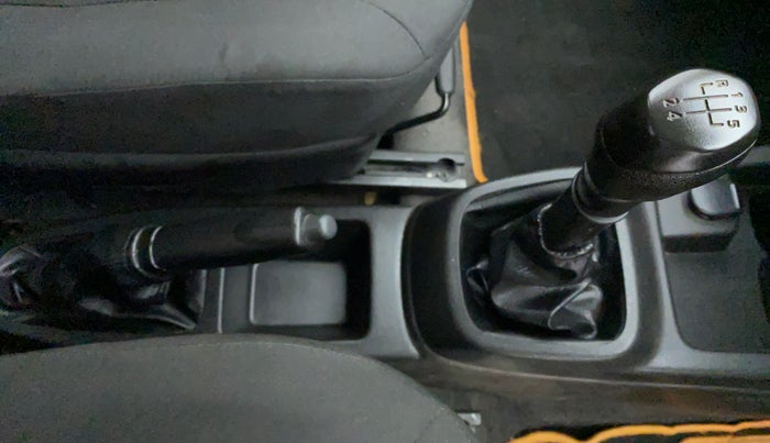 2017 Renault Kwid RXT, Petrol, Manual, 1,111 km, Gear Lever