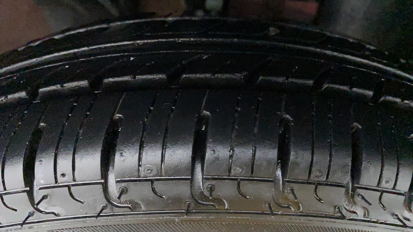 2017 Renault Kwid RXT, Petrol, Manual, 1,111 km, Right Front Tyre Tread
