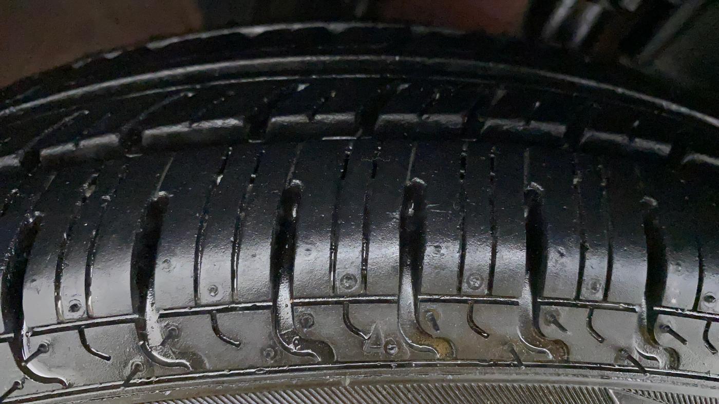 2017 Renault Kwid RXT, Petrol, Manual, 1,111 km, Left Rear Tyre Tread