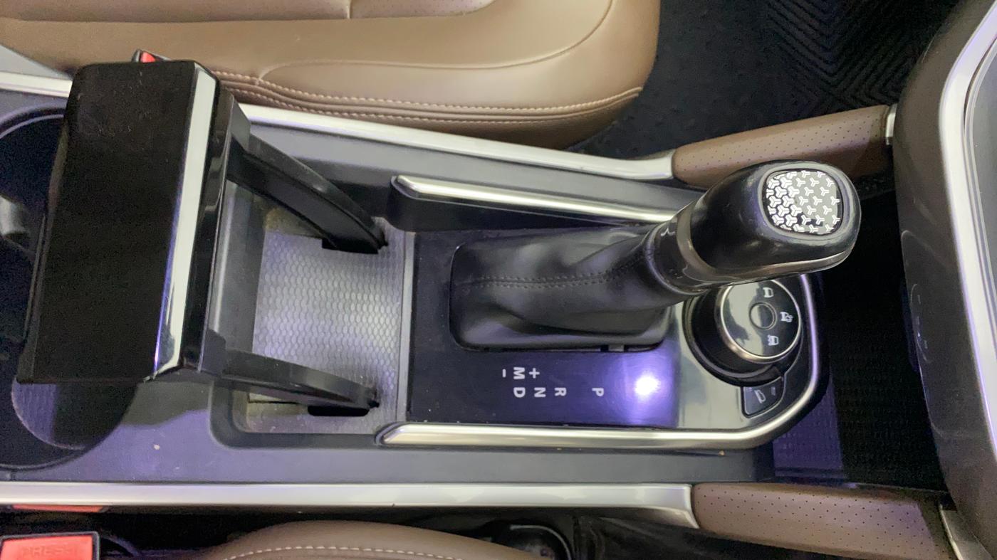 2020 Tata Harrier XZA PLUS 2.0L, Diesel, Automatic, 66,478 km, Gear Lever