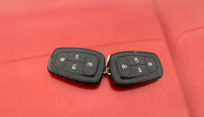 2020 Tata Harrier XZA PLUS 2.0L, Diesel, Automatic, 66,366 km, Key Close Up