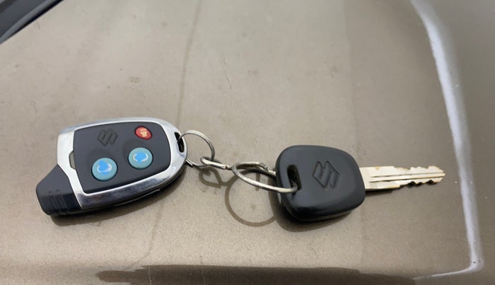 2017 Maruti Wagon R 1.0 LXI CNG, CNG, Manual, 1,04,395 km, Key Close Up
