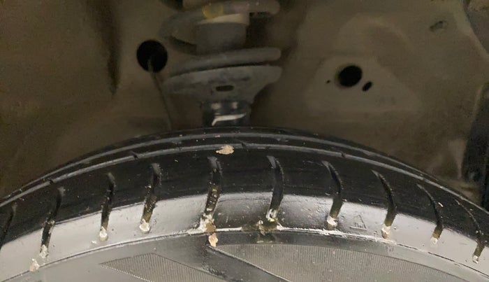 2017 Maruti Wagon R 1.0 LXI CNG, CNG, Manual, 1,04,395 km, Right Front Tyre Tread