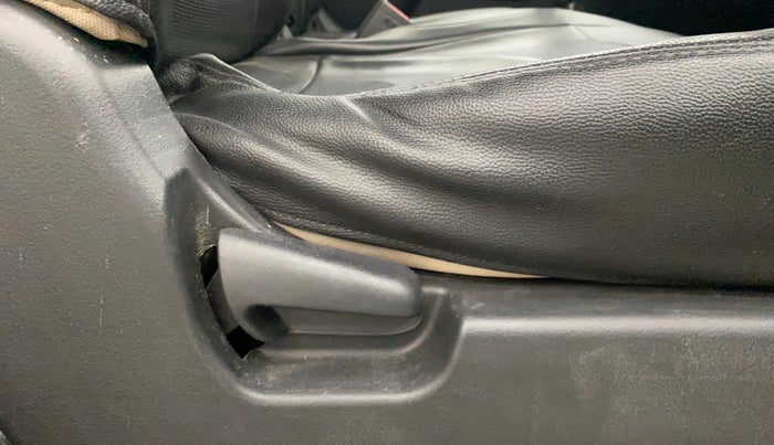 2017 Maruti Wagon R 1.0 LXI CNG, CNG, Manual, 1,04,395 km, Driver Side Adjustment Panel