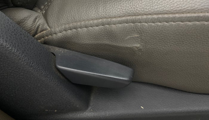 2016 Renault Duster 110 PS RXL 4X2 AMT, Diesel, Automatic, 71,808 km, Driver Side Adjustment Panel