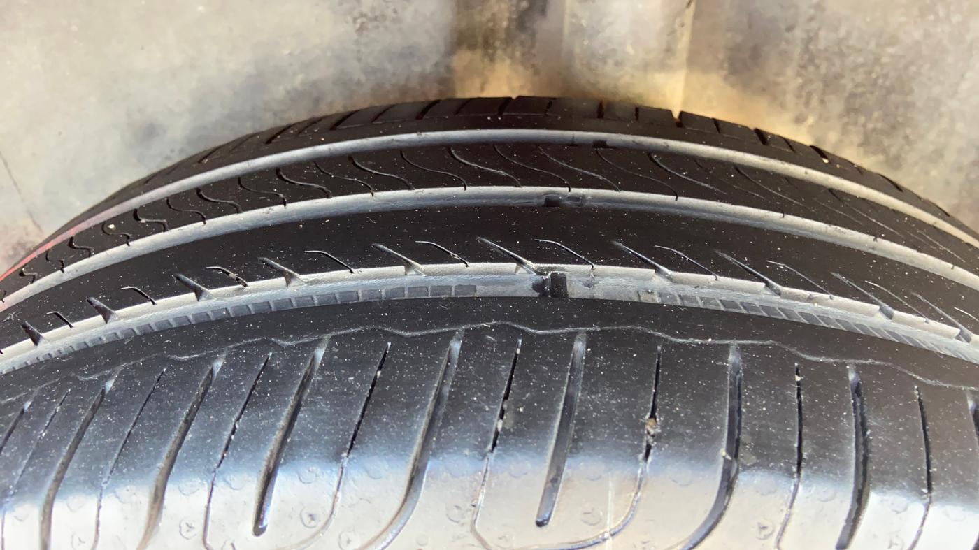 2017 Volkswagen Polo HIGHLINE1.2L, Petrol, Manual, 66,688 km, Left Rear Tyre Tread