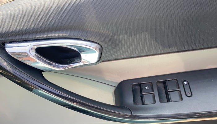 2018 Tata Tiago XZ PETROL, Petrol, Manual, 27,570 km, Driver Side Door Panels Control