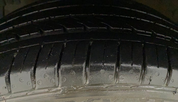 2016 Maruti Ciaz ZXI+, Petrol, Manual, 78,934 km, Left Front Tyre Tread