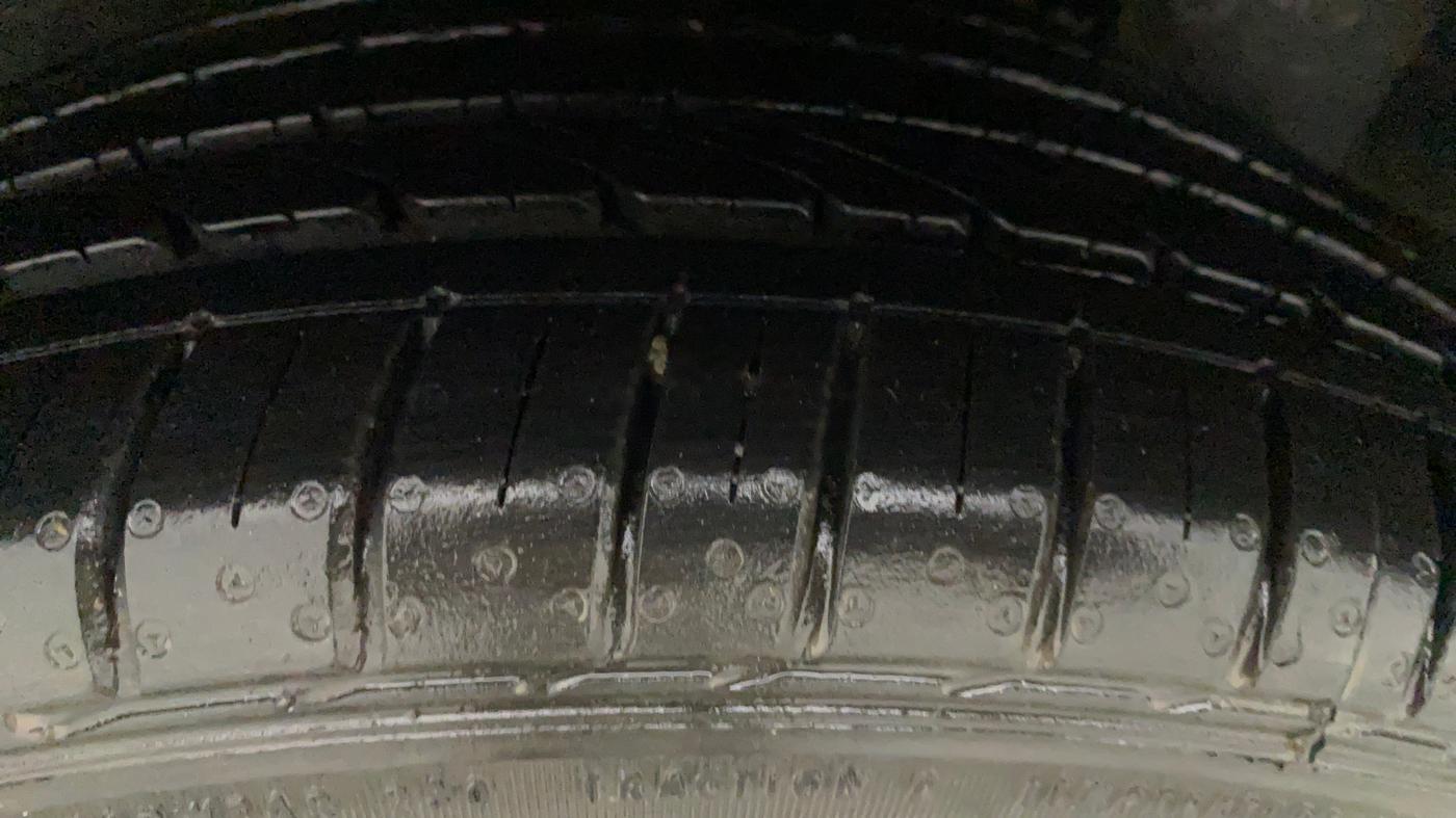 2016 Maruti Ciaz ZXI+, Petrol, Manual, 78,934 km, Left Rear Tyre Tread