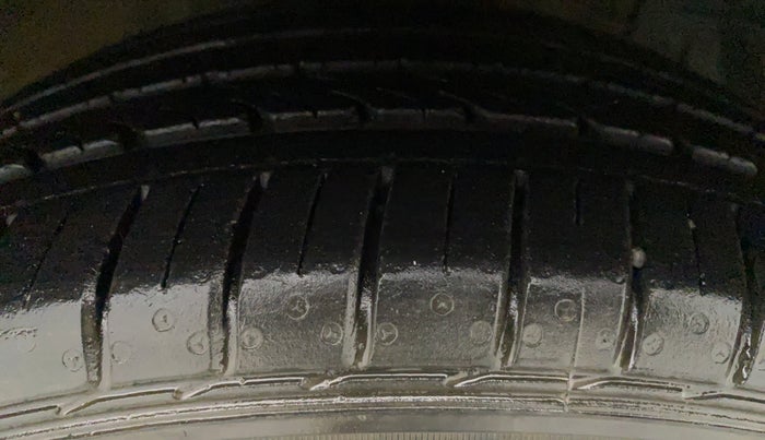 2016 Maruti Ciaz ZXI+, Petrol, Manual, 78,934 km, Right Front Tyre Tread