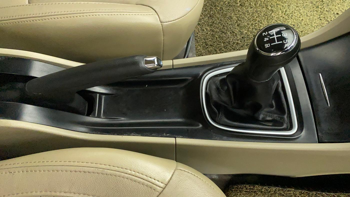 2016 Maruti Ciaz ZXI+, Petrol, Manual, 78,934 km, Gear Lever