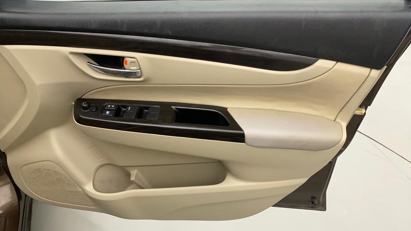 2016 Maruti Ciaz ZXI+, Petrol, Manual, 78,934 km, Driver Side Door Panels Control